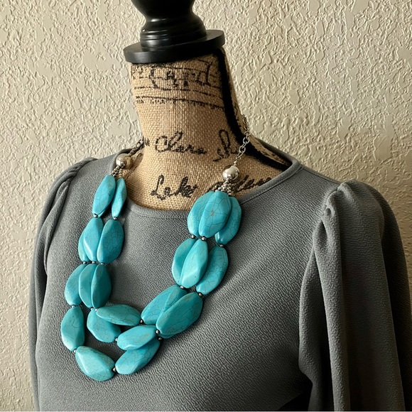 Chunky turquoise necklace and earring set - Picture 4 of 6